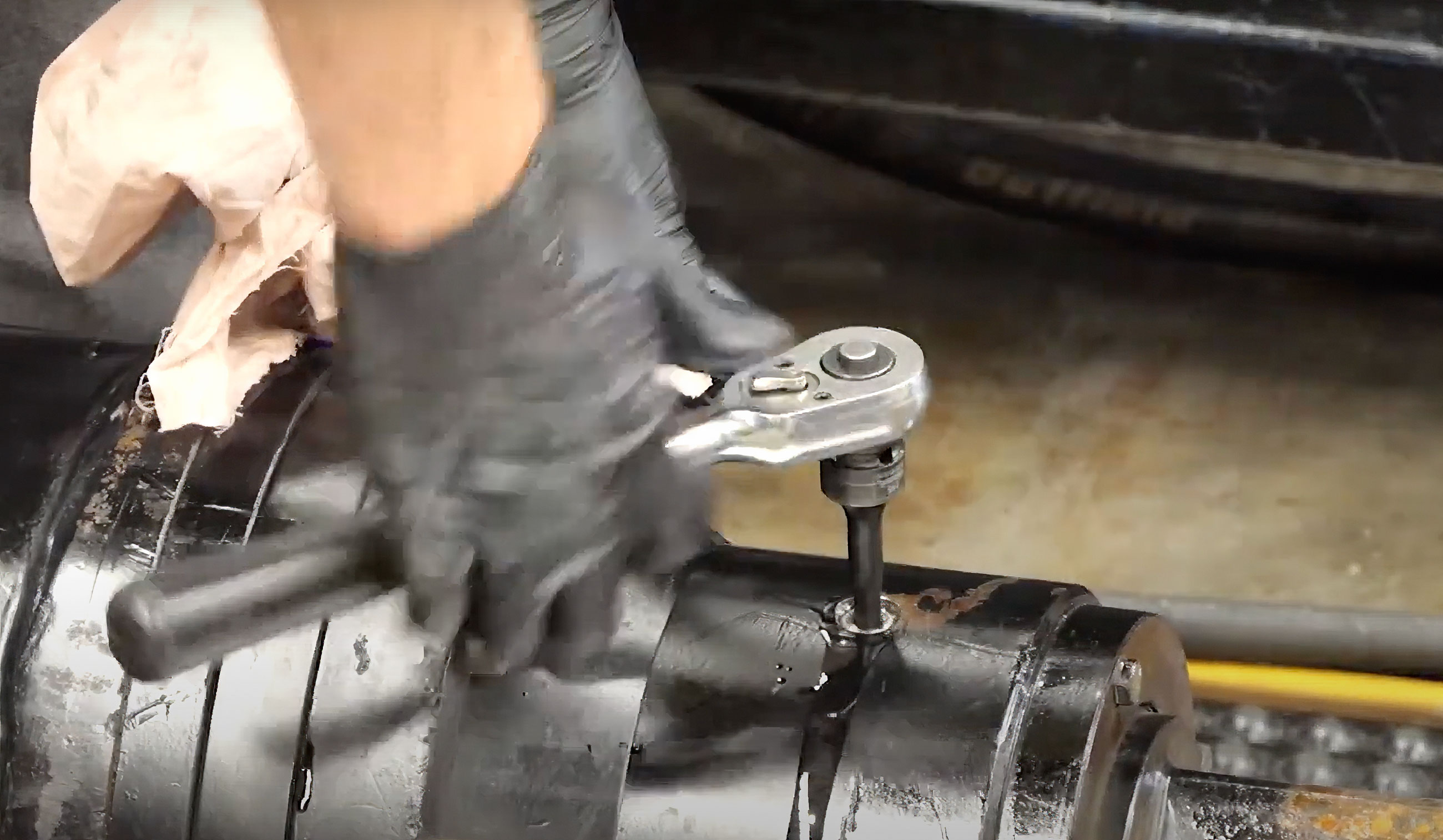 Final tightening of the drain plug with an Allen wrench